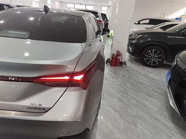 Фото 8 - Toyota Avalon