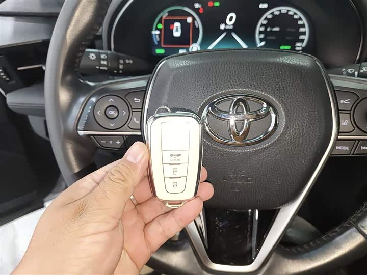 Фото 9 - Toyota Avalon