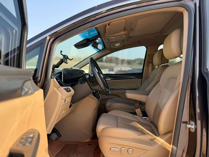 Фото 4 - Buick GL8 ES