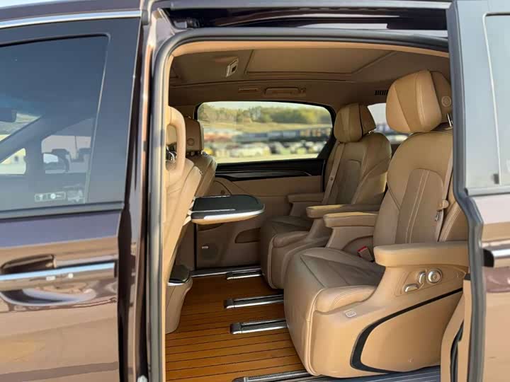 Фото 6 - Buick GL8 ES