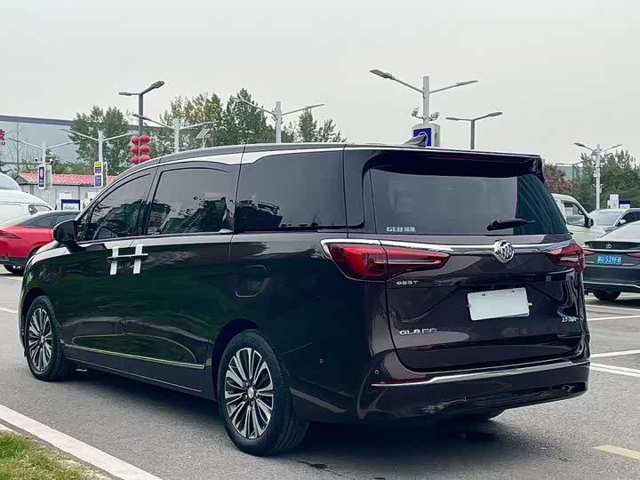 Фото 8 - Buick GL8 ES