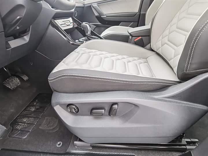 Фото 20 - Volkswagen Tayron