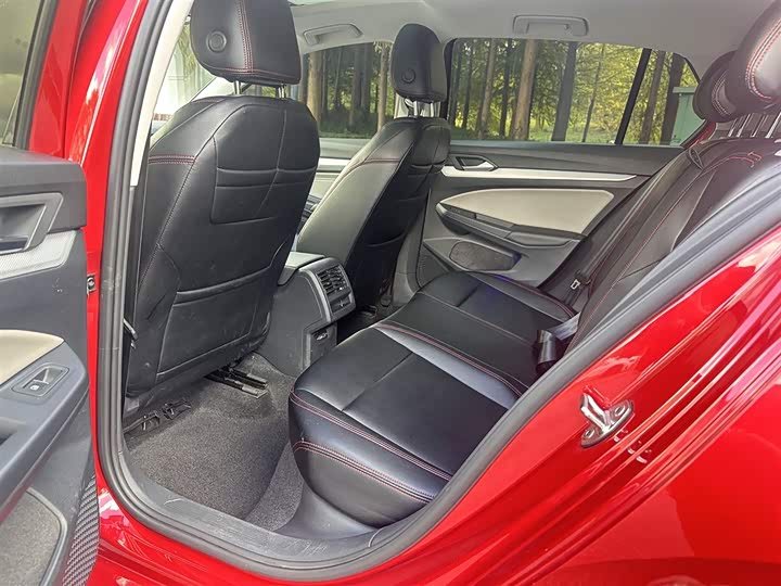 Фото 11 - Volkswagen Golf