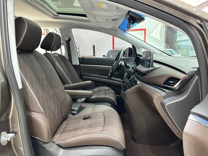 Фото 14 - Buick GL8 ES