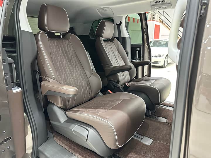 Фото 15 - Buick GL8 ES