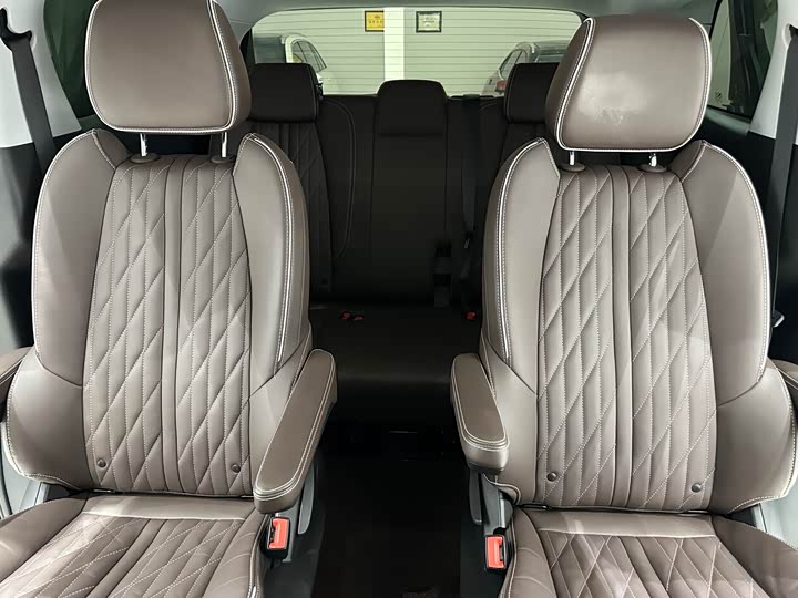 Фото 16 - Buick GL8 ES