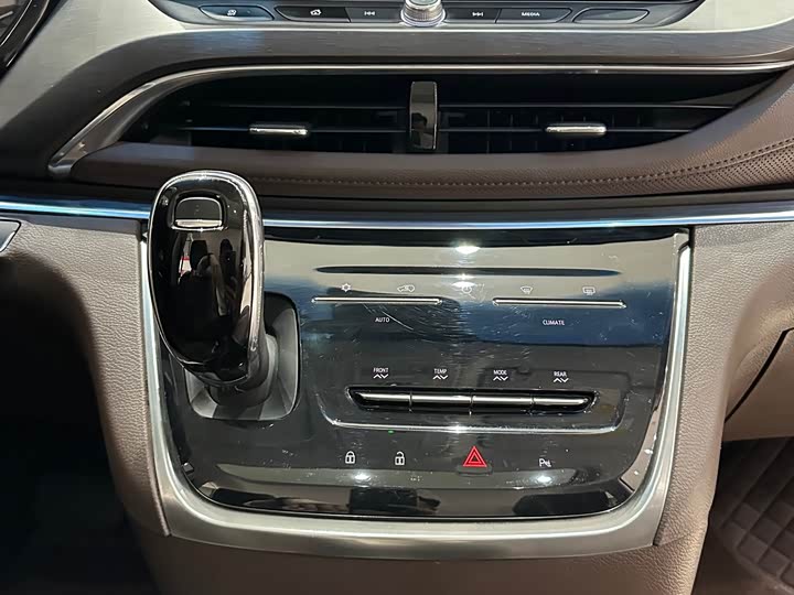 Фото 17 - Buick GL8 ES