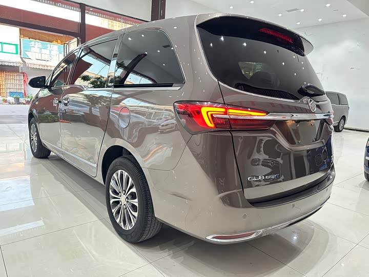 Фото 7 - Buick GL8 ES