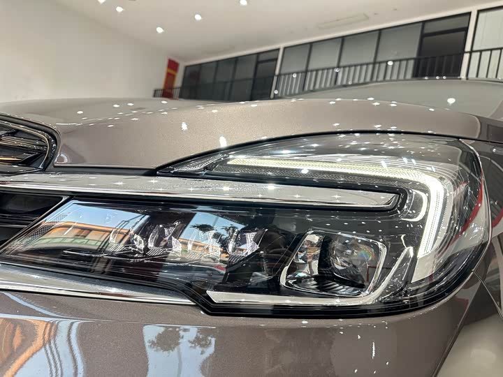 Фото 9 - Buick GL8 ES