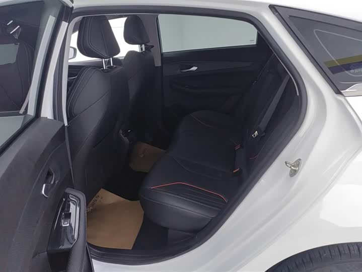 Фото 11 - Geely Binrui