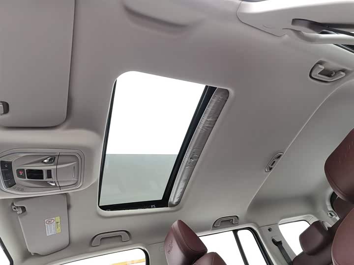 Фото 14 - Tank 300