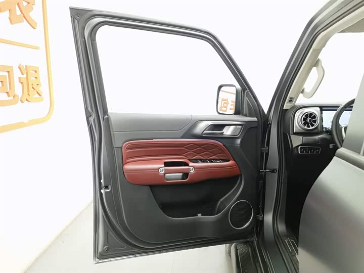 Фото 8 - Tank 300