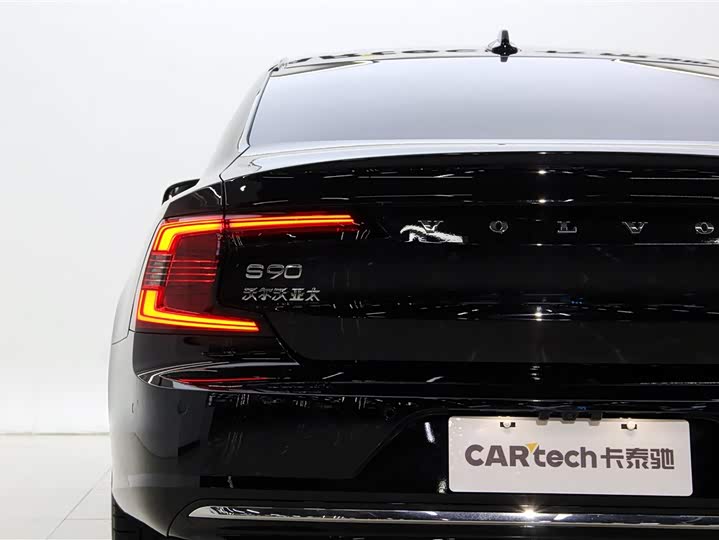 Фото 10 - Volvo S90