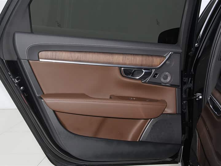 Фото 25 - Volvo S90