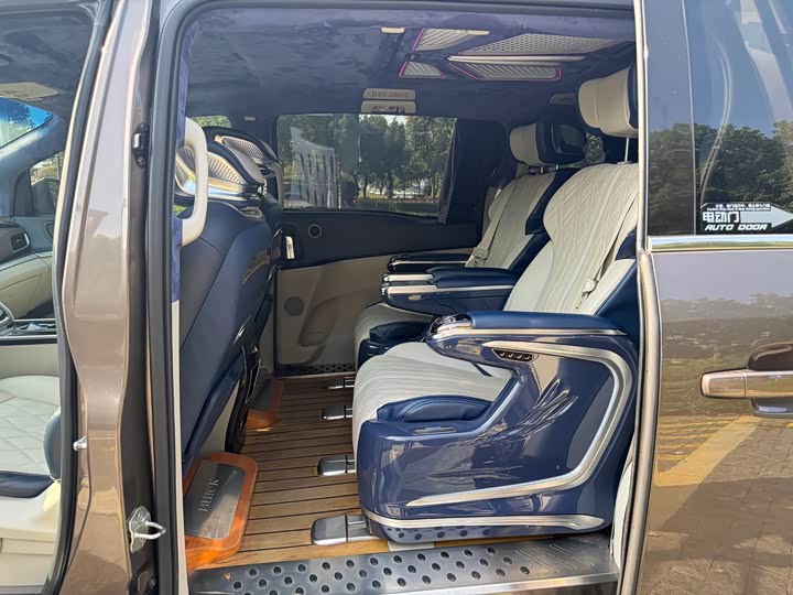 Фото 9 - Buick GL8 ES