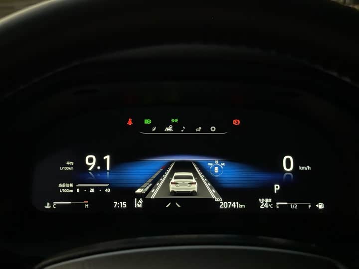 Фото 13 - Toyota Camry