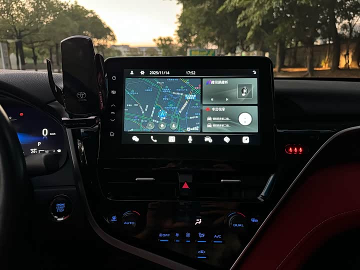 Фото 15 - Toyota Camry