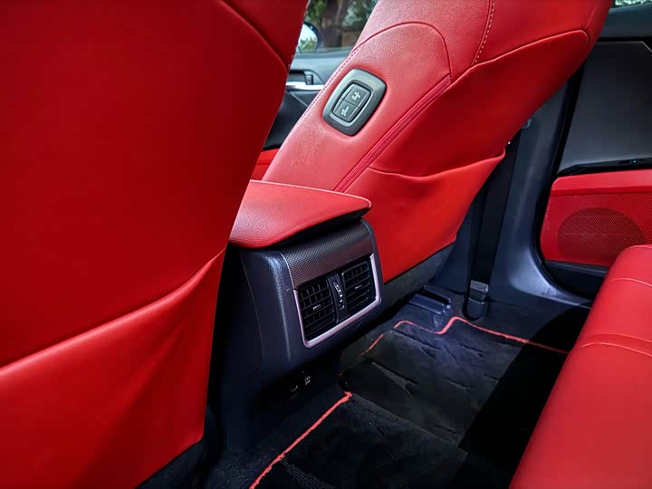 Фото 17 - Toyota Camry