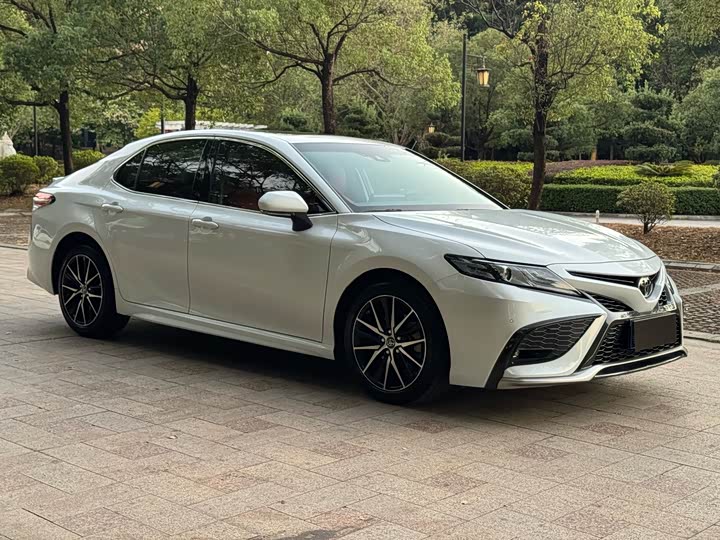 Фото 3 - Toyota Camry