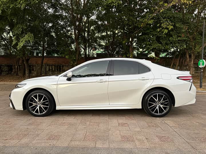 Фото 4 - Toyota Camry