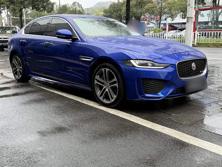 Фото 3 - Jaguar XE L