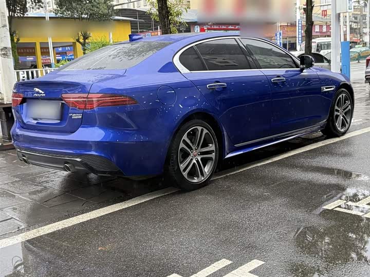 Фото 6 - Jaguar XE L