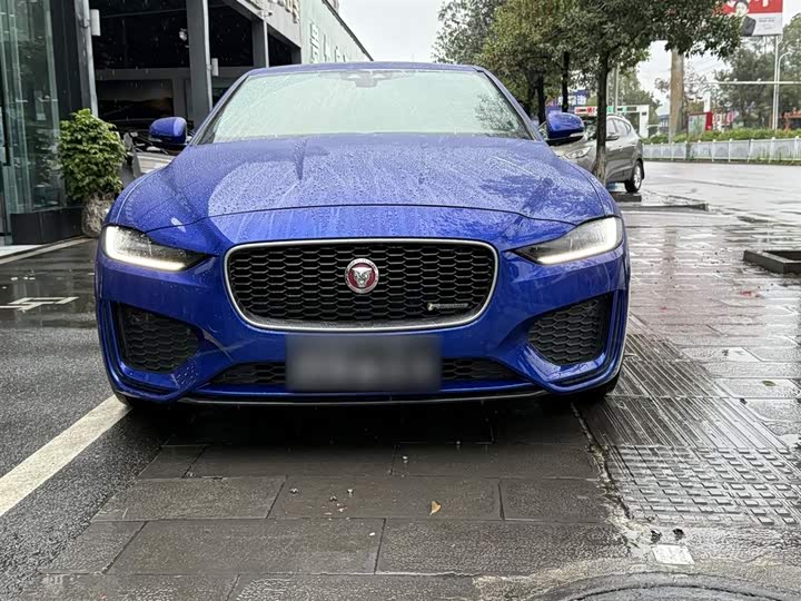 Фото 7 - Jaguar XE L