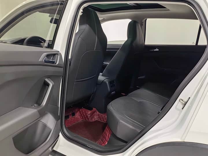 Фото 10 - Volkswagen T-Cross