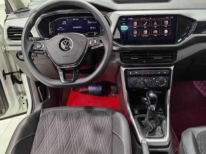 Фото 12 - Volkswagen T-Cross