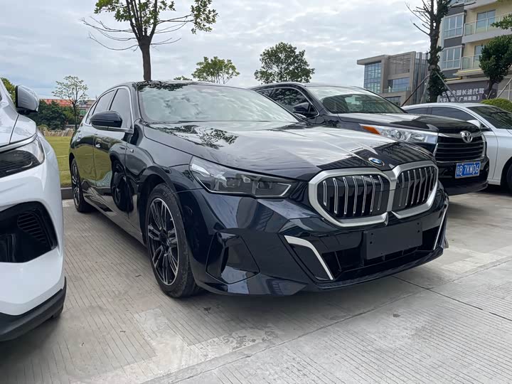 Фото 3 - BMW 5 Series