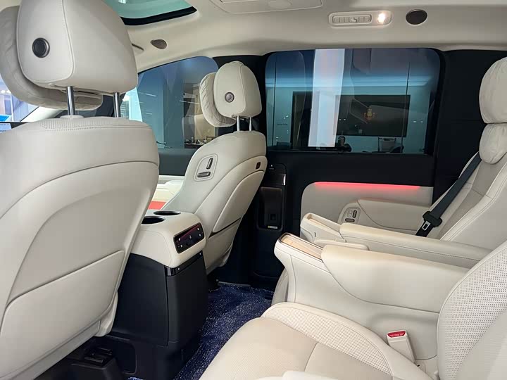 Фото 10 - LiXiang Mega