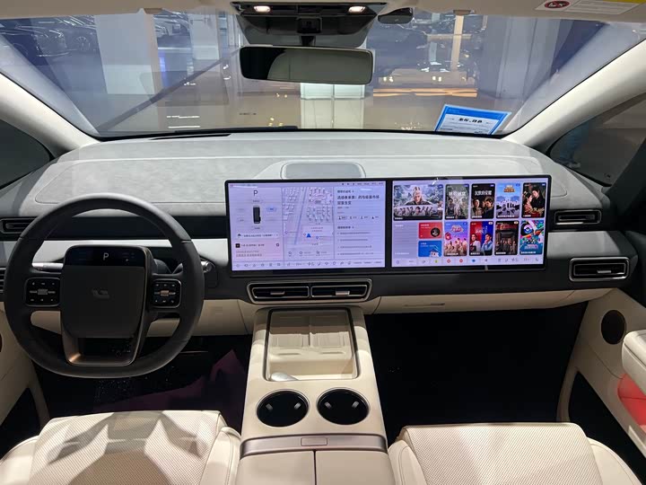 Фото 13 - LiXiang Mega