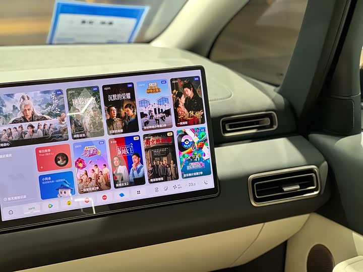 Фото 15 - LiXiang Mega