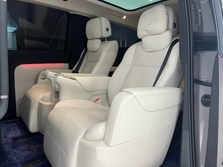 Фото 9 - LiXiang Mega