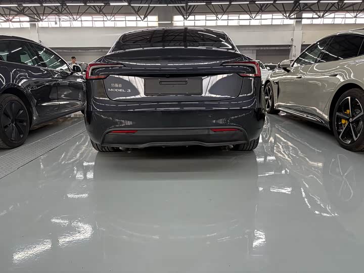 Фото 12 - Tesla Model 3