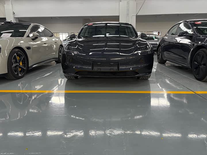 Фото 2 - Tesla Model 3