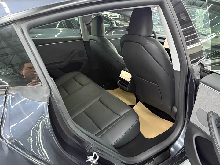 Фото 9 - Tesla Model 3