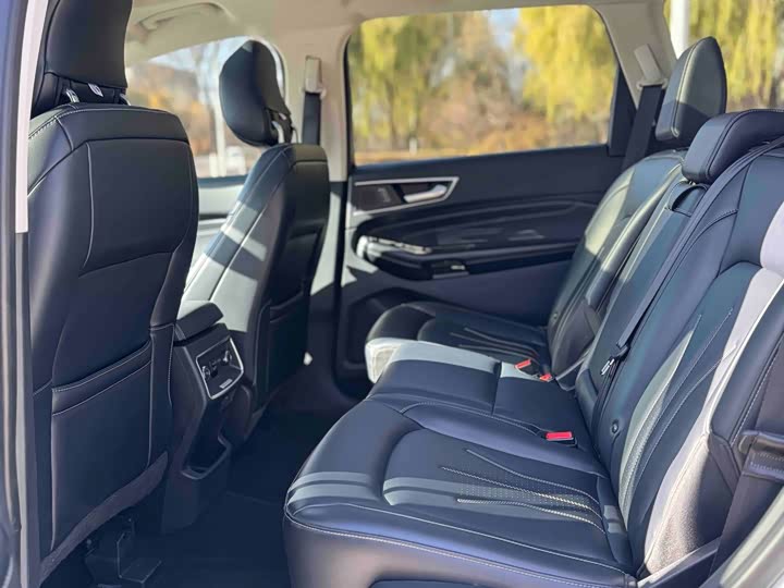 Фото 8 - Ford Edge