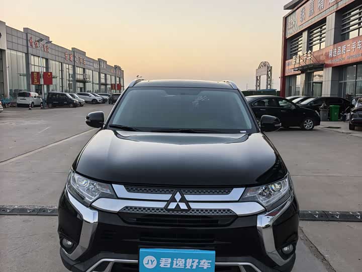 Фото 2 - Mitsubishi Outlander