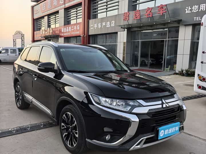 Фото 3 - Mitsubishi Outlander