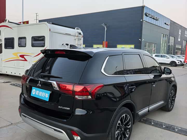 Фото 4 - Mitsubishi Outlander