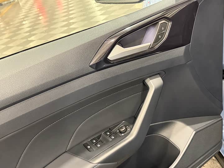 Фото 7 - Volkswagen Tharu