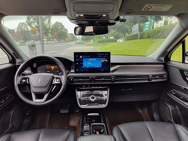 Фото 10 - Lincoln Corsair