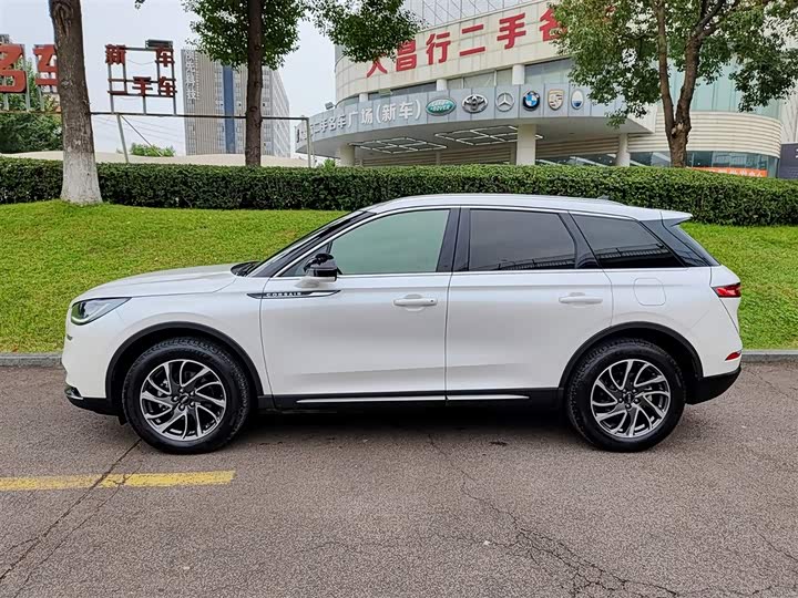 Фото 3 - Lincoln Corsair