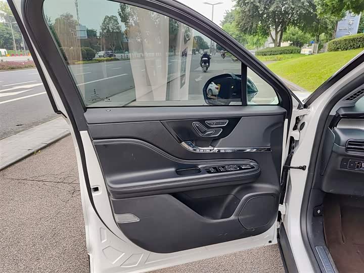 Фото 6 - Lincoln Corsair