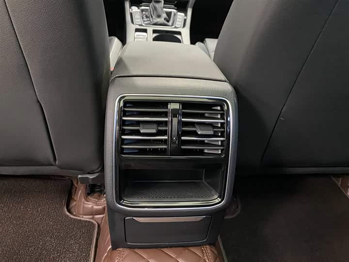 Фото 13 - Volkswagen Magotan