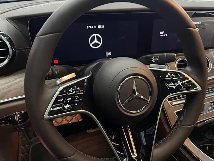 Фото 11 - Mercedes-Benz E-Class