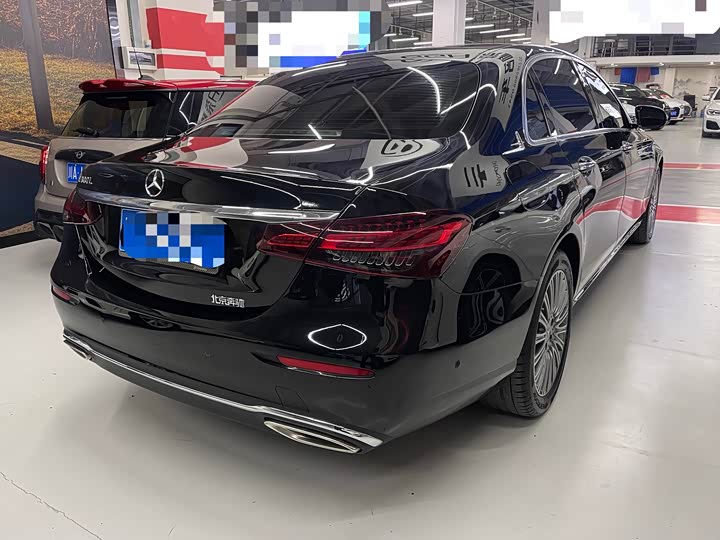 Фото 12 - Mercedes-Benz E-Class