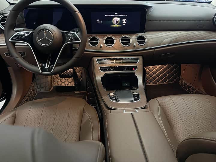 Фото 3 - Mercedes-Benz E-Class