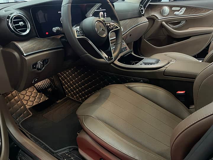 Фото 4 - Mercedes-Benz E-Class